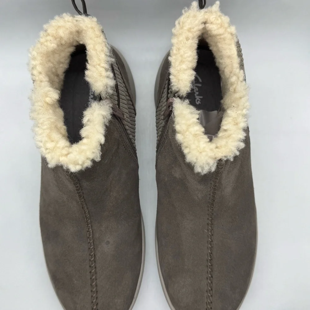 Clarks Wave 2.0 Alp Taupe Suede Sherpa Ankle Boots Booties Size 8.5 M
